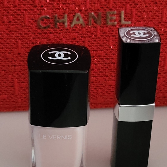 ⛔️SOLD!⛔️New Chanel Nail & Lipstick Gift Set! - Picture 5 of 13